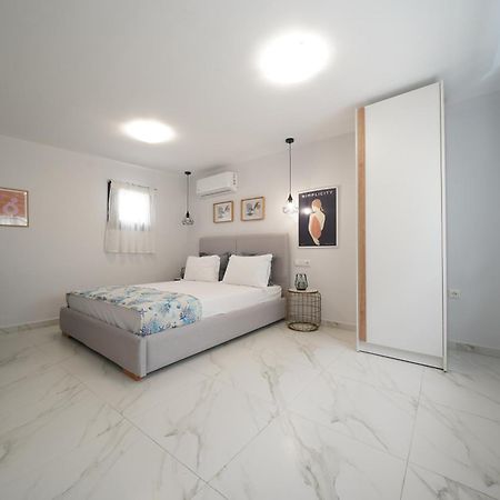 Medusa Luxury Apartments Néa Péramos Екстериор снимка